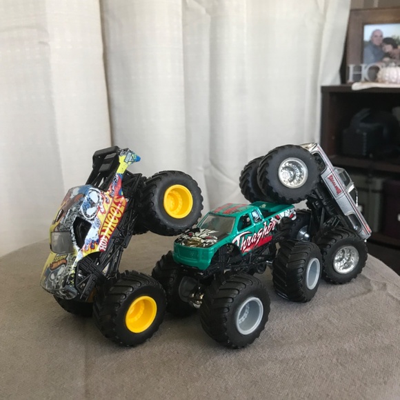 Set of six Monster truck matchbox cars - Picture 4 of 15